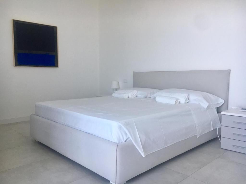Luxury Villa Blue&Blanc Piscina A Sfioro Isola Diamante Eksteriør billede