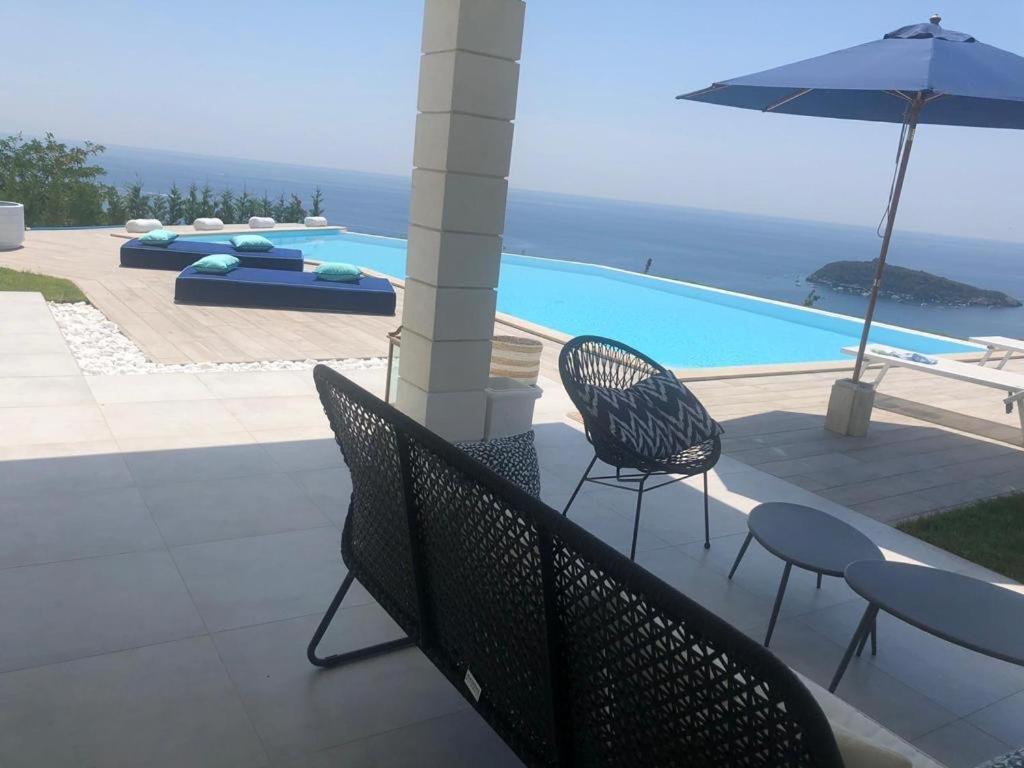 Luxury Villa Blue&Blanc Piscina A Sfioro Isola Diamante Eksteriør billede